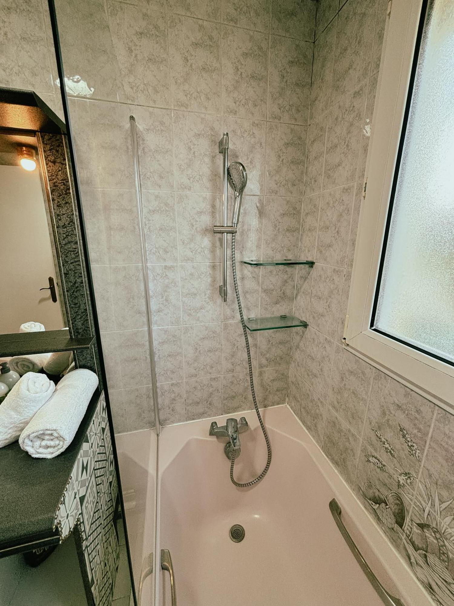 Duplex Avec Jardin - Proche Paris - Disneyland - Rer - Noisy-le-Grand Luaran gambar